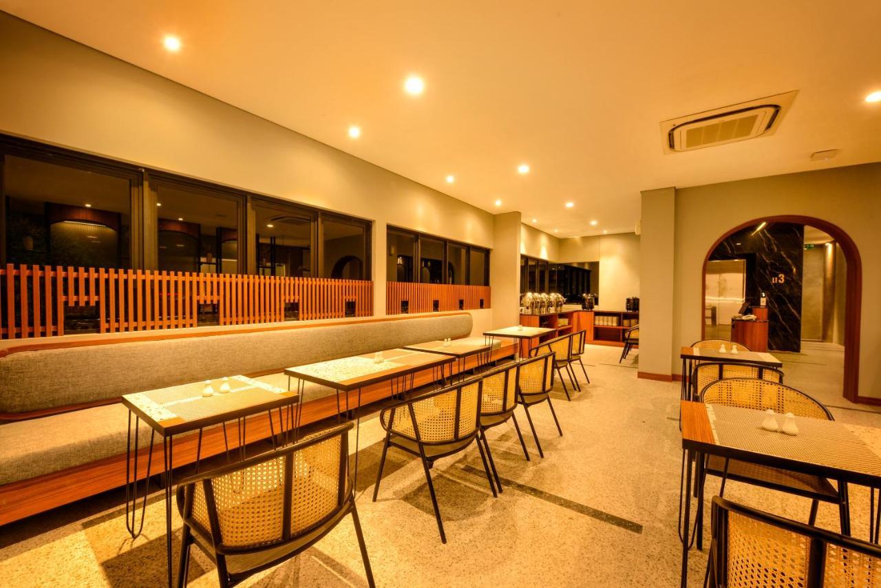 Nata Azana Hotel Solo Surakarta (Solo) Exterior foto